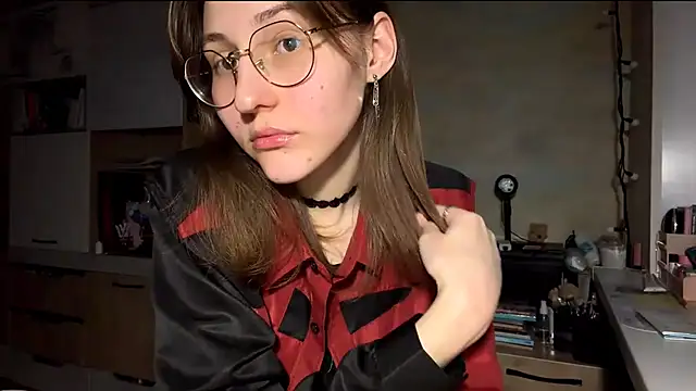 Snapshot of Miaaa_Moon chatting on February 5, 2026, 4:22 pm Miaaa Moon online show from February 5, 2026, 4:22 pm