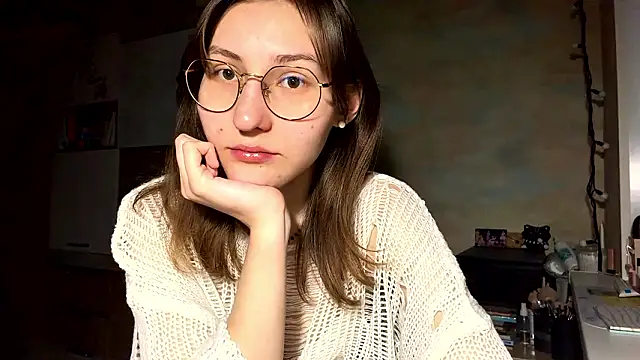 Snapshot of Miaaa_Moon chatting on February 7, 2026, 4:33 pm Miaaa Moon online show from February 7, 2026, 4:33 pm