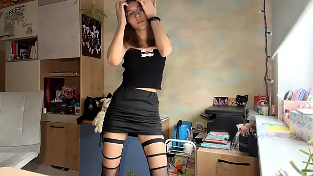 Snapshot of Miaaa_Moon chatting on February 16, 2026, 9:49 am Miaaa Moon online show from February 16, 2026, 9:49 am