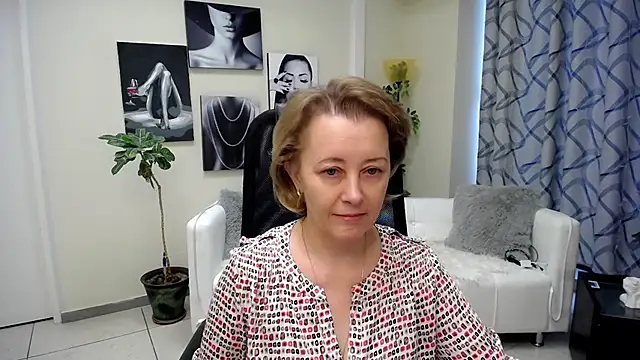 Snapshot of MONA_W chatting on February 8, 2026, 6:28 am MONA W online show from February 8, 2026, 6:28 am