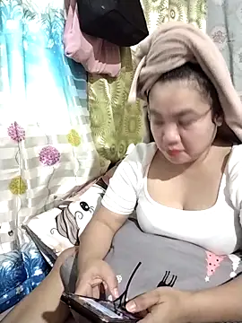 Snapshot of Zyramae_25 chatting on February 17, 2026, 6:54 am Zyramae 25 online show from February 17, 2026, 6:54 am