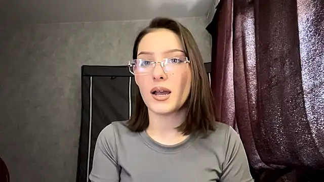 FoxieFlare online show from March 22, 2026, 5:11 am