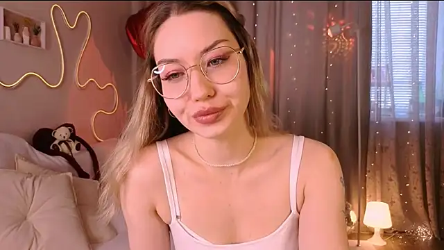 Snapshot of lusciousslily chatting on March 4, 2026, 4:29 am lusciousslily online show from March 4, 2026, 4:29 am