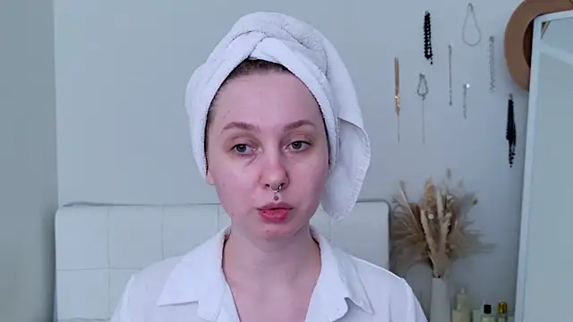 CandiceKingzzz online show from March 18, 2026, 12:30 pm