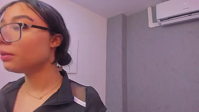 lil miia online show from February 28, 2026, 7:15 pm