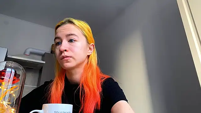 Snapshot of EmilyHein chatting on February 6, 2026, 7:02 am EmilyHein online show from February 6, 2026, 7:02 am