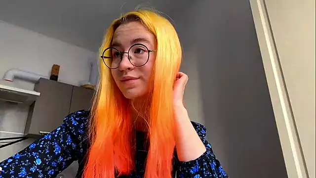 Snapshot of EmilyHein chatting on February 13, 2026, 7:04 am EmilyHein online show from February 13, 2026, 7:04 am