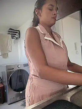 Snapshot of LunaHeat chatting on February 16, 2026, 5:09 pm LunaHeat online show from February 16, 2026, 5:09 pm