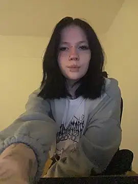 Snapshot of AuraShift chatting on February 12, 2026, 5:24 am AuraShift online show from February 12, 2026, 5:24 am