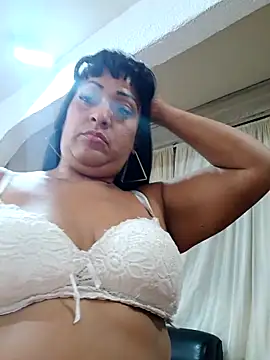 Snapshot of SabrinaColin chatting on April 19, 2026, 4:23 am SabrinaColin online show from April 19, 2026, 4:23 am