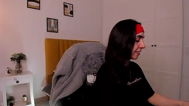 Luna tagliaferri online show from February 14, 2026, 9:11 pm