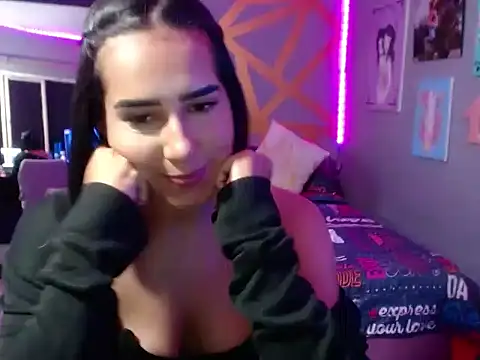 Evelyn lovers  online show from April 8, 2026, 1:16 am