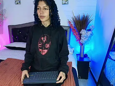 HannahBlue  online show from February 12, 2026, 12:33 pm