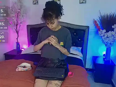 HannahBlue  online show from February 16, 2026, 12:23 pm