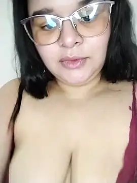 Snapshot of SamanthaStonee chatting on May 8, 2026, 8:25 pm SamanthaStonee online show from May 8, 2026, 8:25 pm