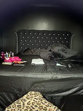 tipheragain online show from April 17, 2026, 1:25 pm