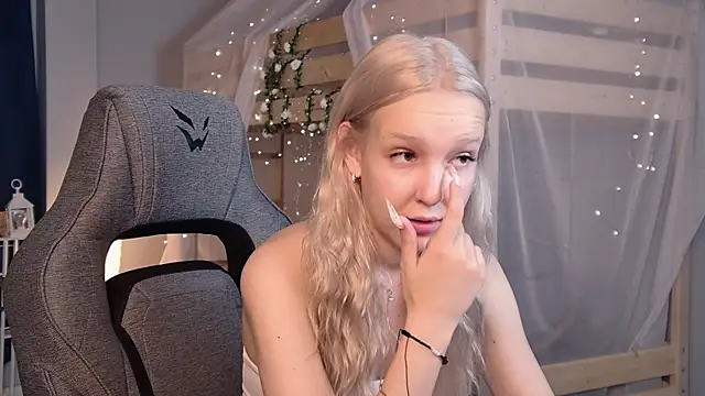 Snapshot of MaoqiBeverly chatting on July 6, 2026, 9:39 am MaoqiBeverly online show from July 6, 2026, 9:39 am
