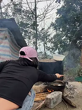 Snapshot of susin-beo chatting on February 3, 2026, 7:46 am susin-beo online show from February 3, 2026, 7:46 am