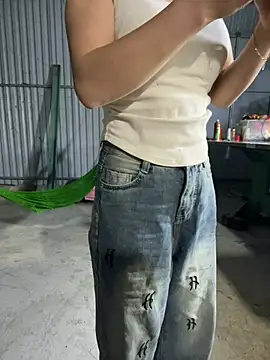 Snapshot of susin-beo chatting on February 4, 2026, 1:28 pm susin-beo online show from February 4, 2026, 1:28 pm