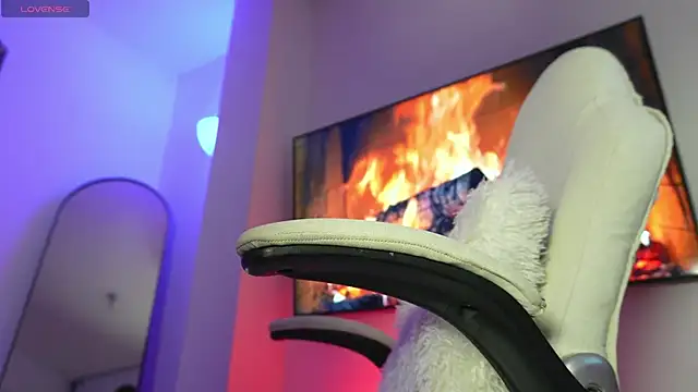 Just Lu online show from February 18, 2026, 4:14 pm