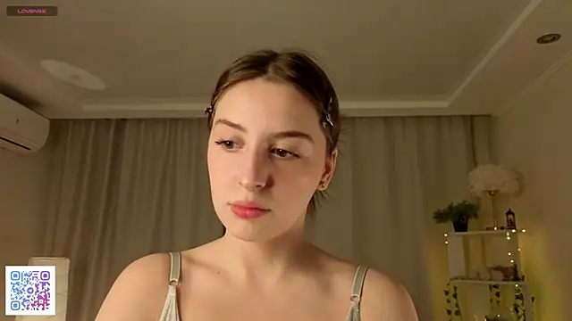 Snapshot of LeanneDinkle chatting on February 28, 2026, 4:57 am LeanneDinkle online show from February 28, 2026, 4:57 am