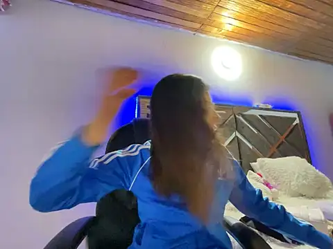 Snapshot of alison_parkerr26 chatting on February 10, 2026, 2:37 am alison parkerr26 online show from February 10, 2026, 2:37 am