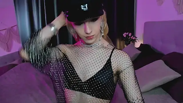 Tiffany  King online show from May 27, 2026, 11:07 am