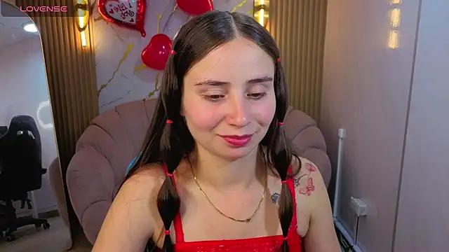 Snapshot of Ariana18_b chatting on February 12, 2026, 12:44 pm Ariana18 b online show from February 12, 2026, 12:44 pm