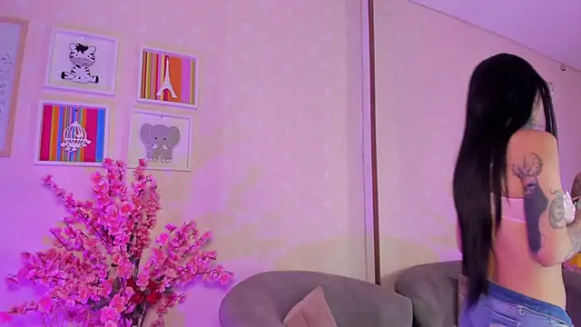 Ashley Blum  online show from April 1, 2026, 1:41 pm