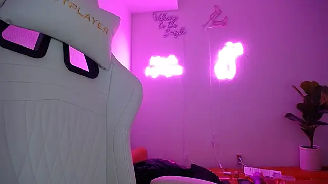 groovynights online show from March 8, 2025, 10:11 am