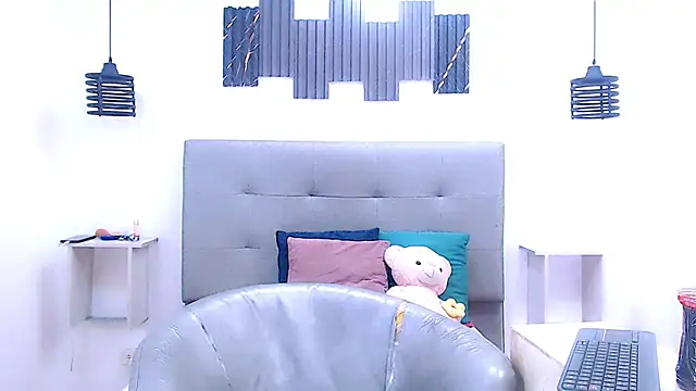 Snapshot of Sophia_Valentina chatting on March 1, 2026, 5:20 am Sophia Valentina online show from March 1, 2026, 5:20 am