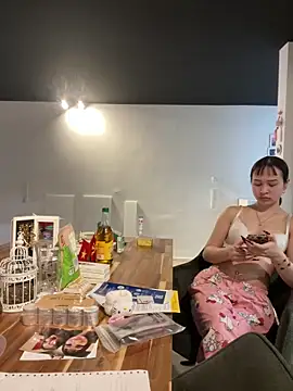 Just-Lilly online show from April 3, 2026, 12:58 pm