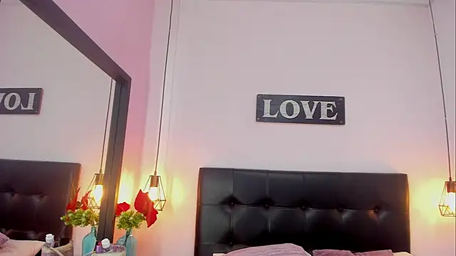 RousMature online show from April 13, 2026, 8:03 pm