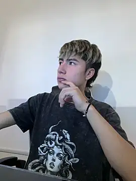 AlexanderCollman2 online show from April 21, 2026, 3:24 am