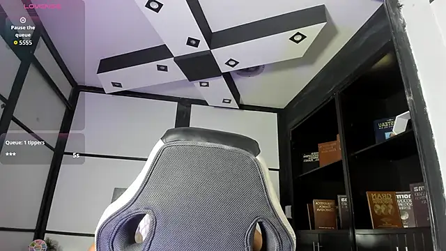 Snapshot of CarolineFyre chatting on March 1, 2026, 6:10 pm CarolineFyre online show from March 1, 2026, 6:10 pm