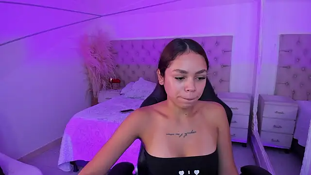 CarolineFyre online show from March 13, 2026, 1:07 pm