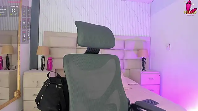 CarolineFyre online show from April 4, 2026, 12:35 pm