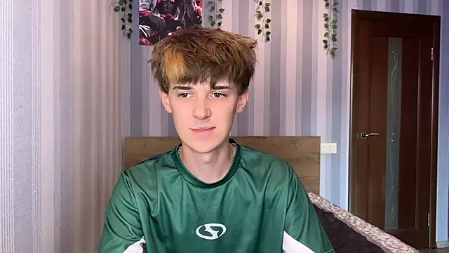 Sweet Dude online show from July 29, 2026, 4:49 pm
