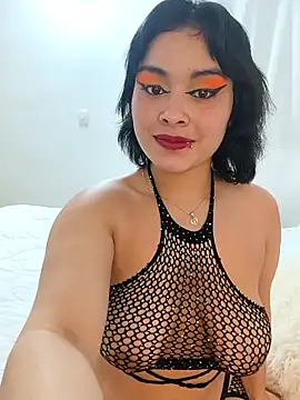 Snapshot of zoe_love18 chatting on April 29, 2026, 5:33 am zoe love18 online show from April 29, 2026, 5:33 am