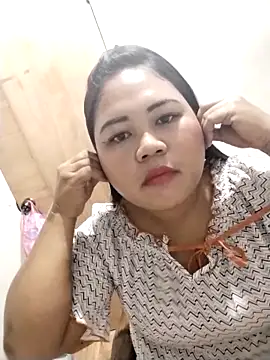 biggbooty15 online show from February 18, 2026, 11:01 pm