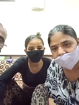 HoneyHush online show from April 14, 2026, 10:54 am