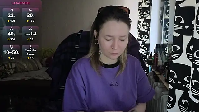 Snapshot of Ozalin_ chatting on February 4, 2026, 9:37 am Ozalin online show from February 4, 2026, 9:37 am