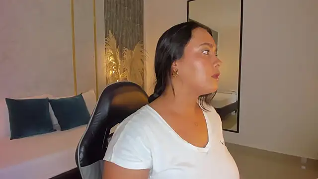 Snapshot of sophia_solerr chatting on February 12, 2026, 7:53 pm sophia solerr online show from February 12, 2026, 7:53 pm