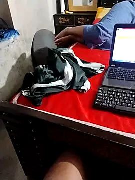 horny indian90 online show from May 8, 2026, 3:28 pm