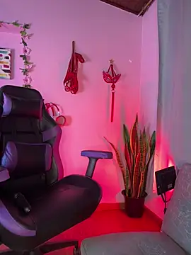 kenia thompsom01 online show from April 17, 2026, 11:41 pm