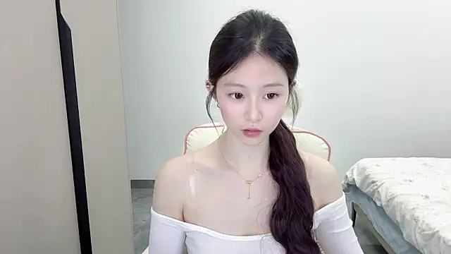 Snapshot of DYyyyyy-- chatting on February 9, 2026, 12:20 pm DYyyyyy-- online show from February 9, 2026, 12:20 pm