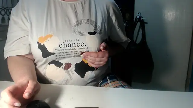 MaryShiny  online show from April 17, 2026, 3:04 pm