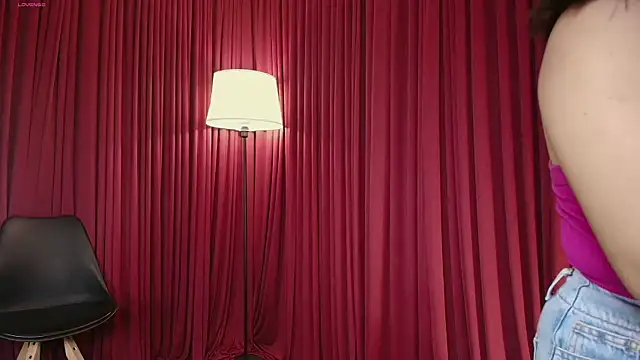 Sharlotte  1 online show from April 6, 2026, 11:33 am