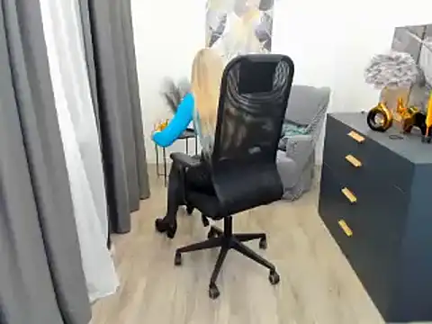 Snapshot of CharlotteKerti chatting on March 27, 2026, 1:00 pm CharlotteKerti online show from March 27, 2026, 1:00 pm