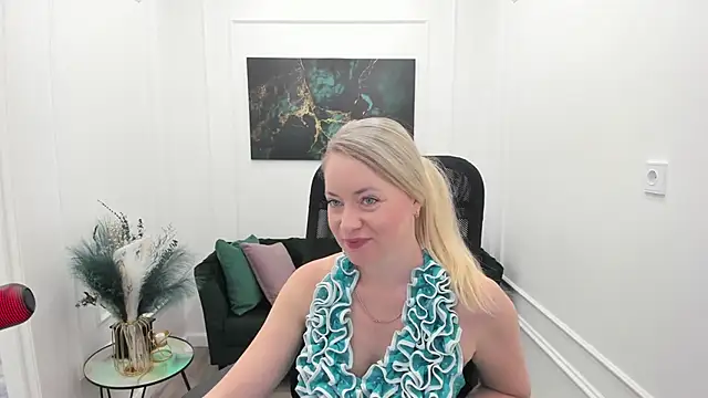 CharlotteKerti online show from May 23, 2026, 11:47 am